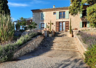 Finca Aussenansicht mit Terrasse, Mallorca, Spanien