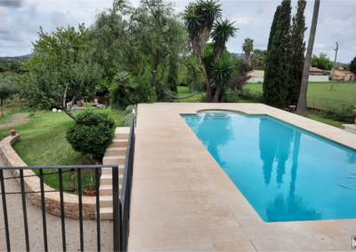 Finca Swimmingpool und Garten, Mallorca, Spanien